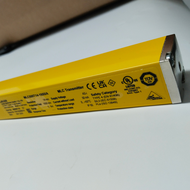 Rèng chắn an toàn Leuze MLC500T14-1650/A của Đức