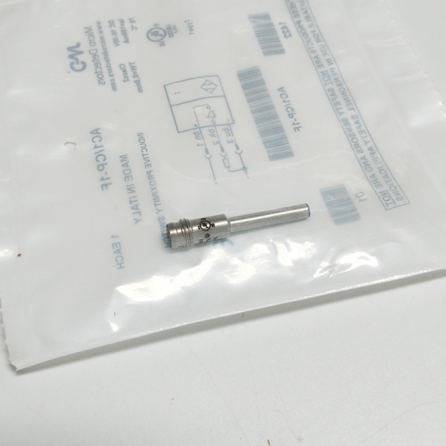 Цилиндрический фотоэлектрический датчик серии AC1/CP-1F для сбора данных.