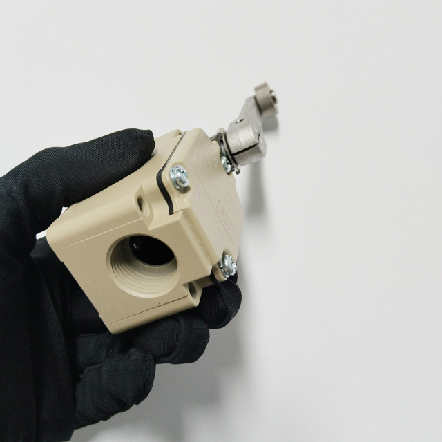 Omron WLCA2-8-N FOR CHN Limit Switch