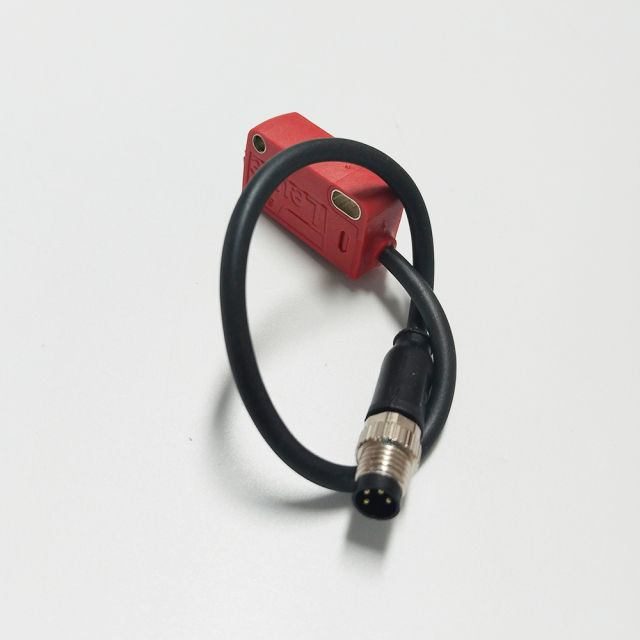 Sensores fotoeléctricos retrorreflectivos LEUZE PRK3C.T3/4T-200-M8 en stock