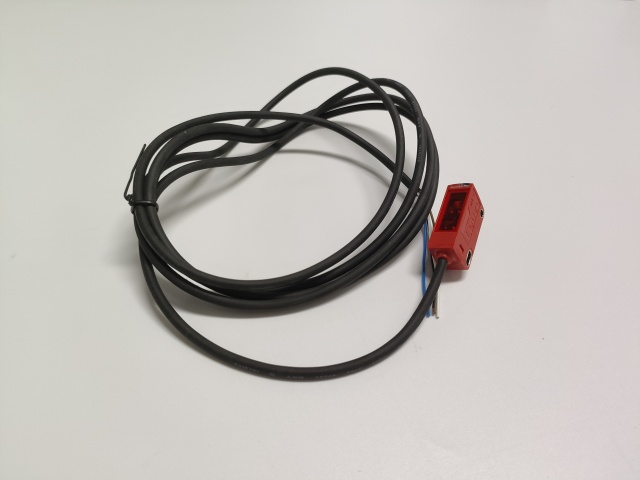 In Stock German LEUZE Diffuse Sensor With Background Suppression HT3CPP/4P