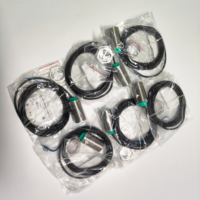 In Stock German P+F  NBB15-30GM50-E2 Proximity Switch