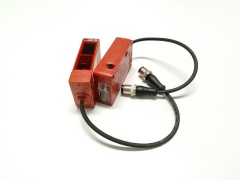 In Stock  German LEUZE HT46CI/4P-200-M12 Diffuse Sensor With Background Suppression