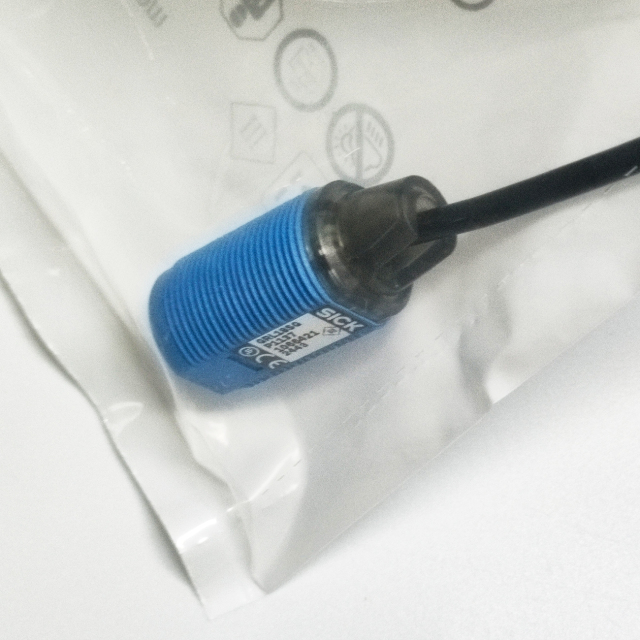 In Stock German SICK Mirror Reflective Photoelectric Sensor GR18 Series GRL18SG-P1137