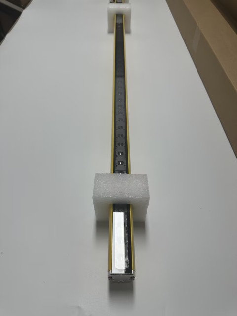 In Stock German LEUZE Safety Light Curtain Receiver ELC110R30-1200