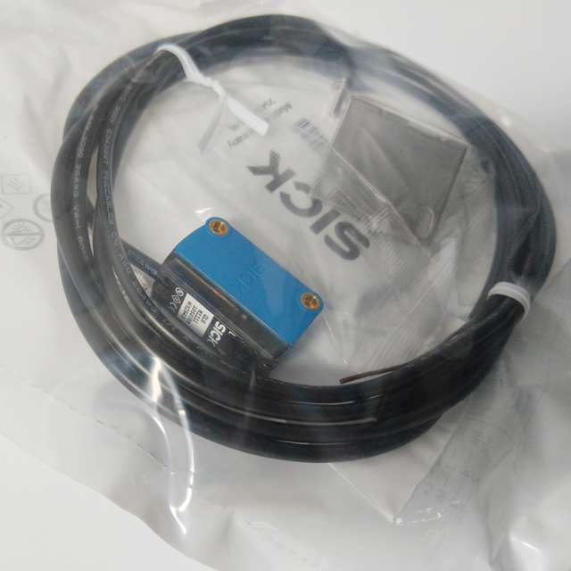 In Stock SICK GL6-N1112 G6 Series Retroreflective Photoelectric Sensor