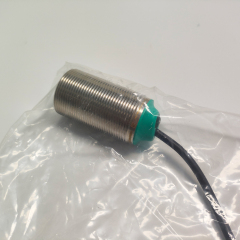 In Stock German P+F  NBB15-30GM50-E2 Proximity Switch