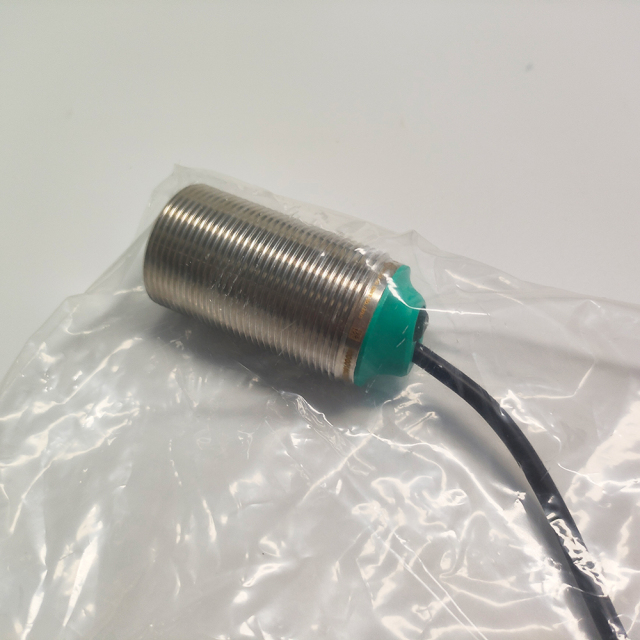 In Stock German P+F  NBB15-30GM50-E2 Proximity Switch