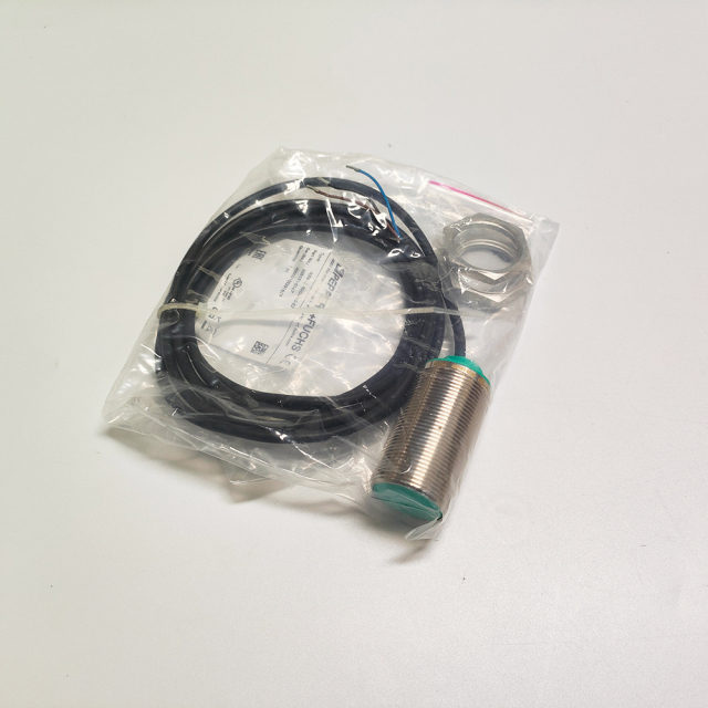 In Stock German P+F  NBB15-30GM50-E2 Proximity Switch