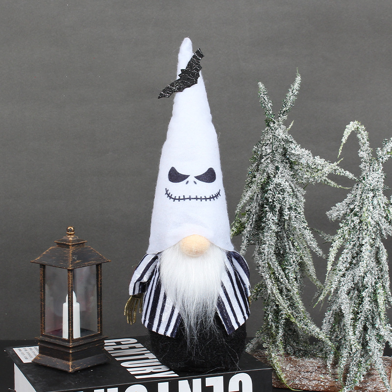 Pointy hat no face doll