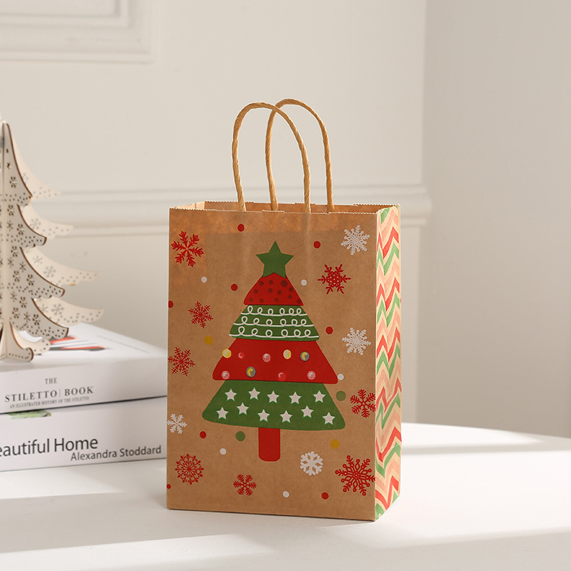 21cm*15cm*8cm Assorted Christmas Gift Bags Recyclable Kraft Brown for Holiday Parties Hanukkah Weddings