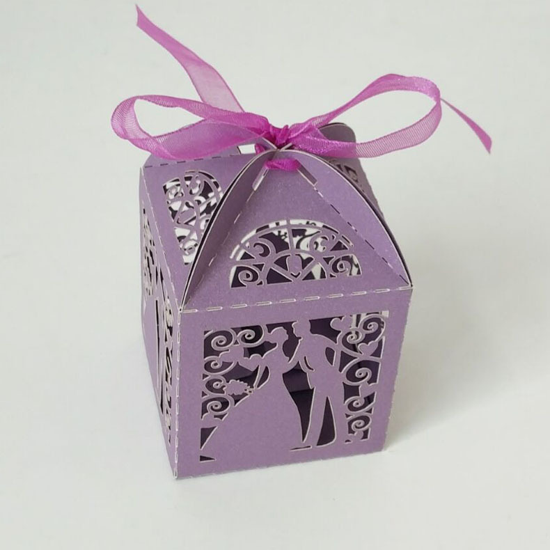 Laser Cut Favor Boxes Wedding Favors Candy Boxes Hollow Out Bride and Groom Design Small Gift Boxes for Wedding