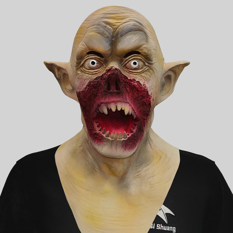 Bloody-mouthed vampire horror headgear