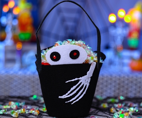 Trick-or-Treat Baskets Pumpkin and Bat Candy Bucket Design Candy Bags for Kids Boo Canvas Tote Bags for Halloween Party Favors and Decorations