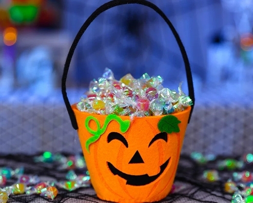 Trick-or-Treat Baskets Pumpkin and Bat Candy Bucket Design Candy Bags for Kids Boo Canvas Tote Bags for Halloween Party Favors and Decorations