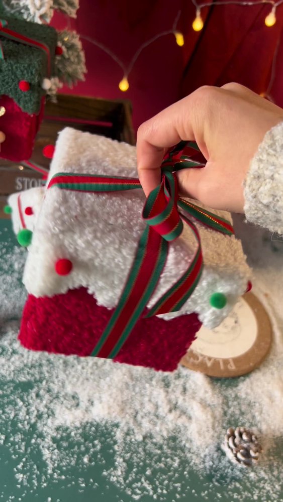 Handmade DIY Christmas gift box Christmas Eve apple box high-grade thickened hard Christmas gift packaging box candy box