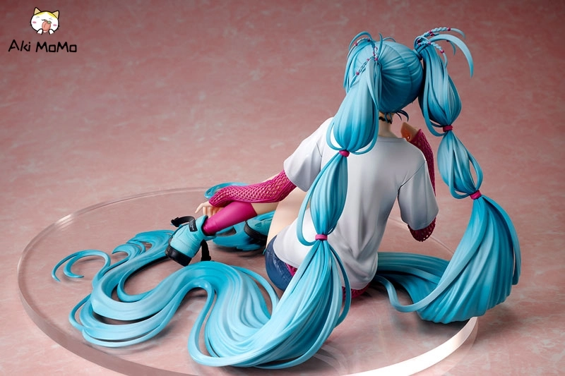 Stronger Hatsune Miku x Mai Yoneyama The Latest Street Style Cute 1/4 Figure (Single Shipment)