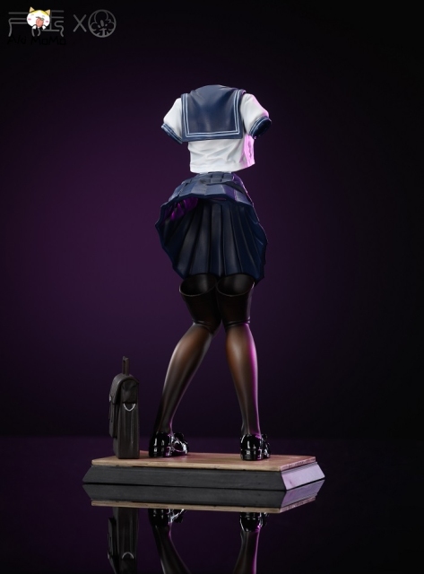 CHI YU The Emperor's New Clothes Figure
