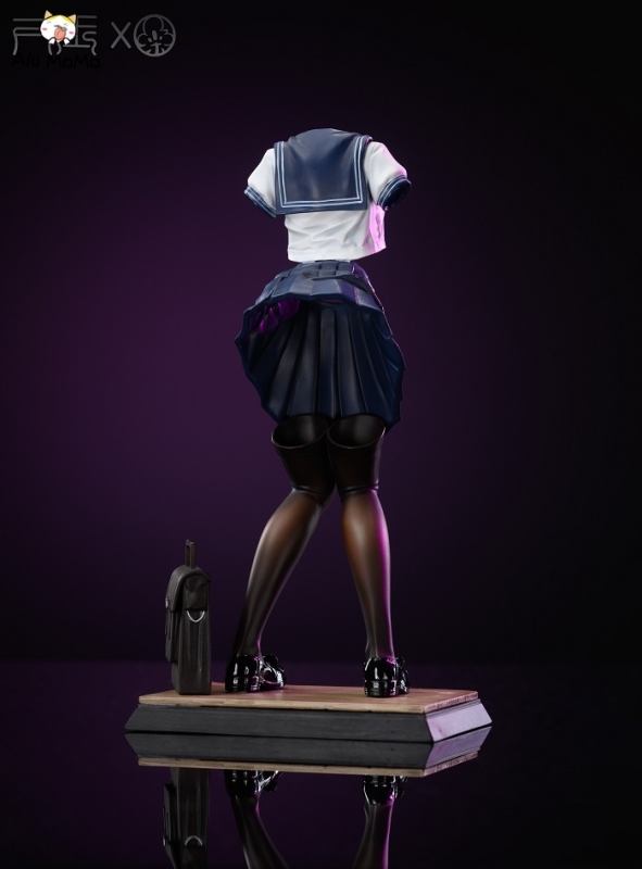CHI YU The Emperor's New Clothes Figure