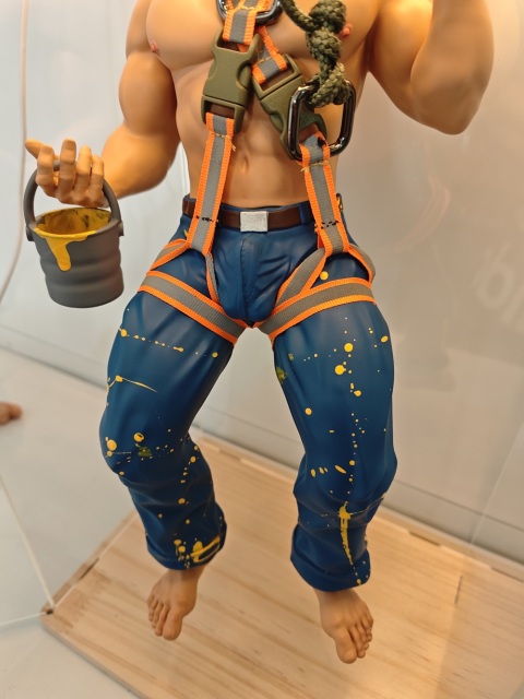 Salted Fish Studio Painter Statue