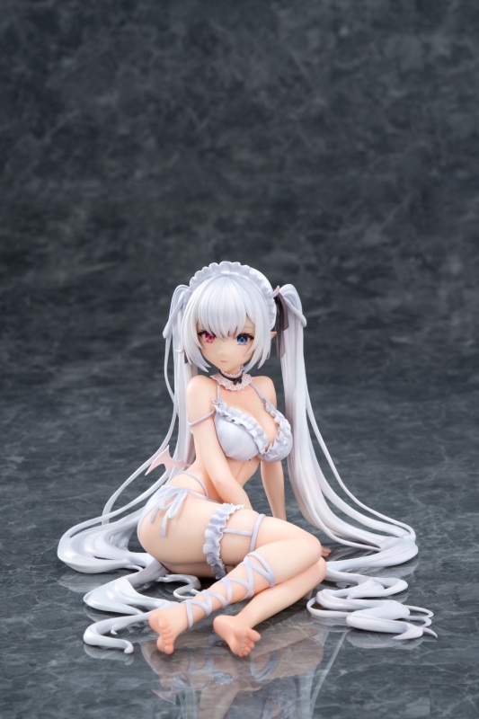 PURE Original Luna 1/6 Figure