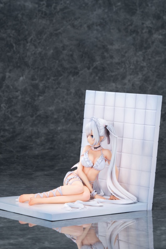 PURE Original Luna 1/6 Figure
