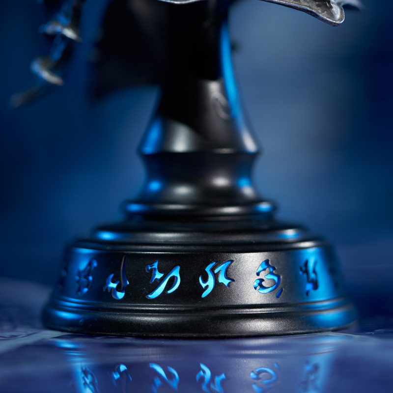 Blizzard World of Warcraft - Helm of Domination Metal Replica Desktop Ornament