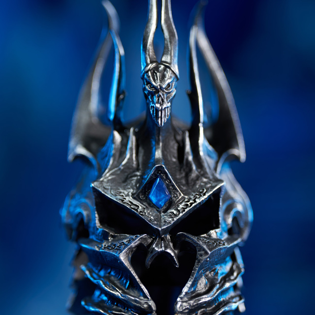 Blizzard World of Warcraft - Helm of Domination Metal Replica Desktop Ornament