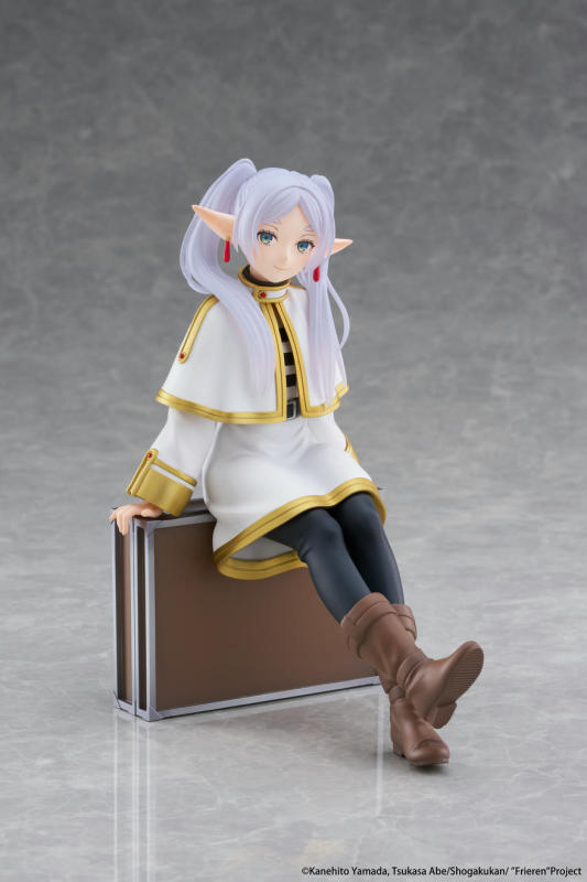TAITO Frieren Beyond Journeys End Desktop Cute Figure Frieren Suitcase Ver.