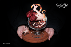 WeArtDoing Wine Cat Figure