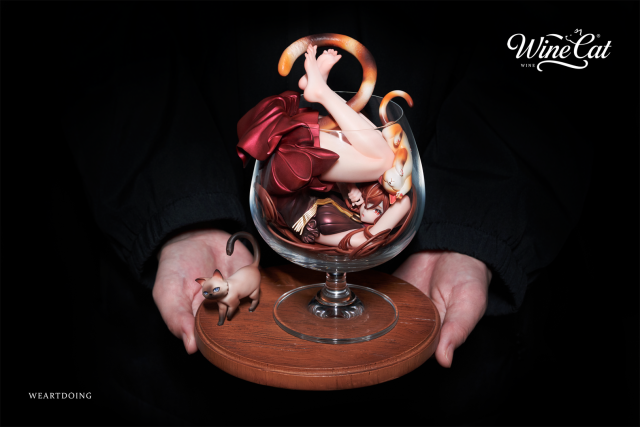 WeArtDoing Wine Cat Figure