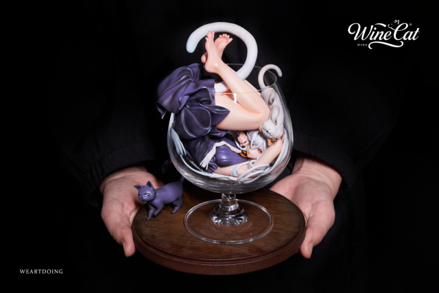 WeArtDoing Wine Cat Figure