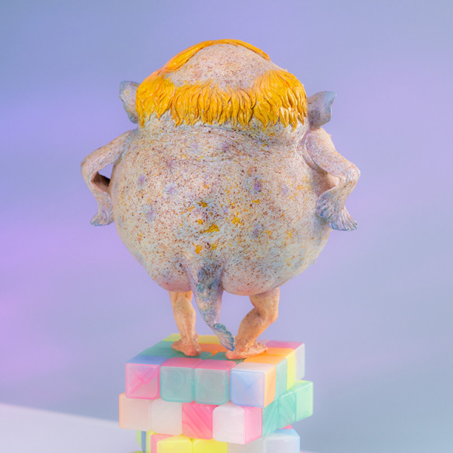 Manas SUM PUFFER Statue