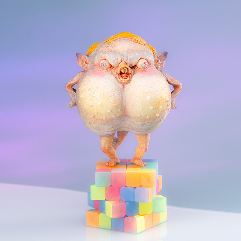 Manas SUM PUFFER Statue