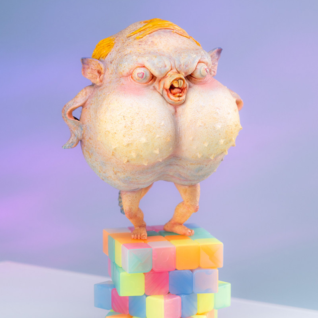 Manas SUM PUFFER Statue