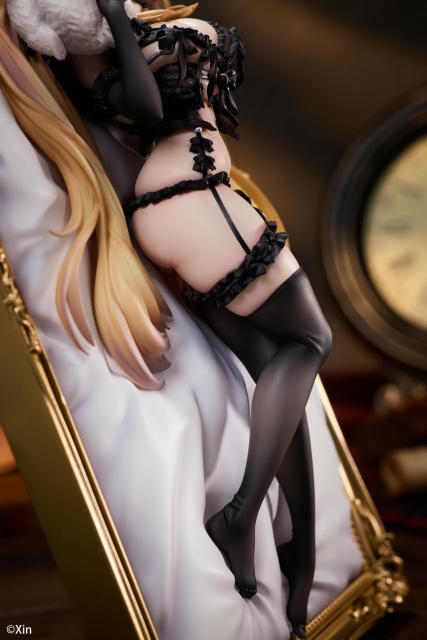 Novel Stella Stella Black Cat Ver 1/7 Scale Figure