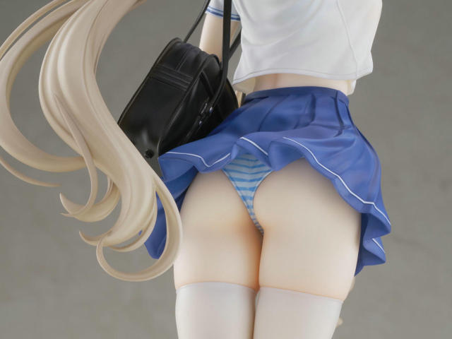 KoiKoi Sakura Momoko Uniform ver 1/6 Scale Figure (Bonus)