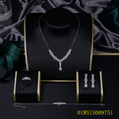 طقم مجوهرات من سلسلة رفيعة من الفضة عيار 925