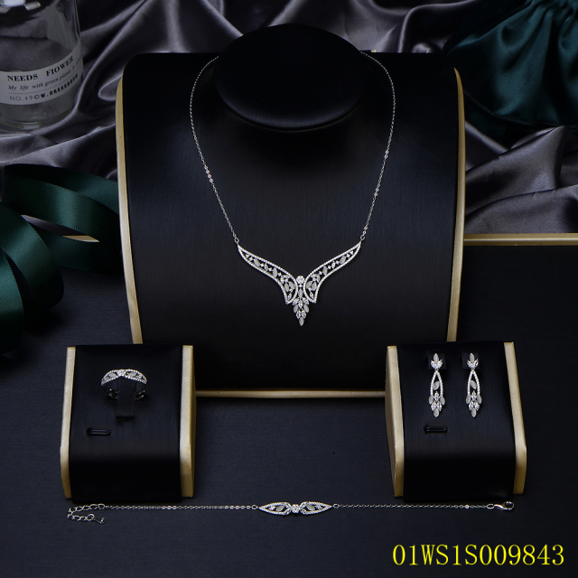 طقم مجوهرات من سلسلة رفيعة من الفضة عيار 925