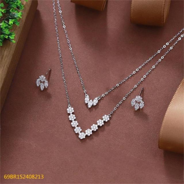 طقم قلادة وأقراط من الفضة عيار 925 مرصعة بالزركون