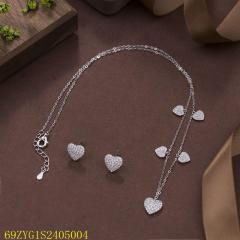 طقم قلادة وأقراط من الفضة عيار 925 مرصعة بالزركون