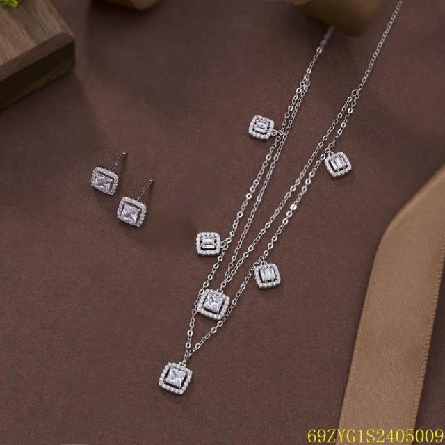 طقم قلادة وأقراط من الفضة عيار 925 مرصعة بالزركون