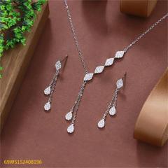 طقم قلادة وأقراط من الفضة عيار 925 مرصعة بالزركون