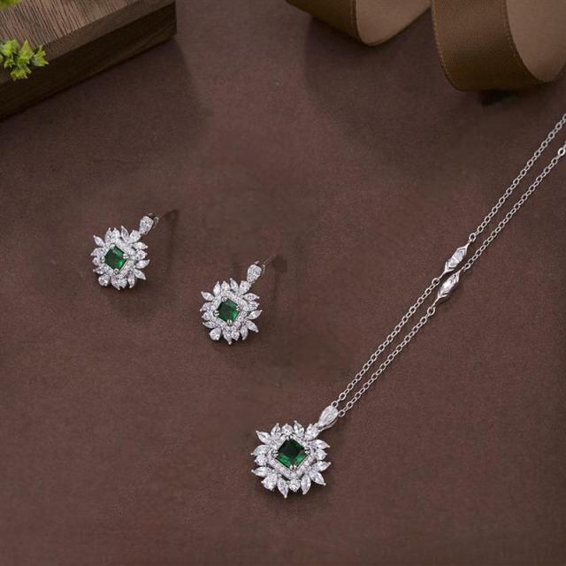 طقم قلادة وأقراط من الفضة عيار 925 مرصعة بالزركون