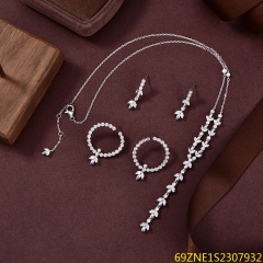 طقم قلادة وأقراط من الفضة عيار 925 مرصعة بالزركون