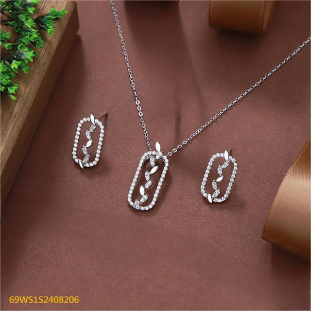 طقم قلادة وأقراط من الفضة عيار 925 مرصعة بالزركون
