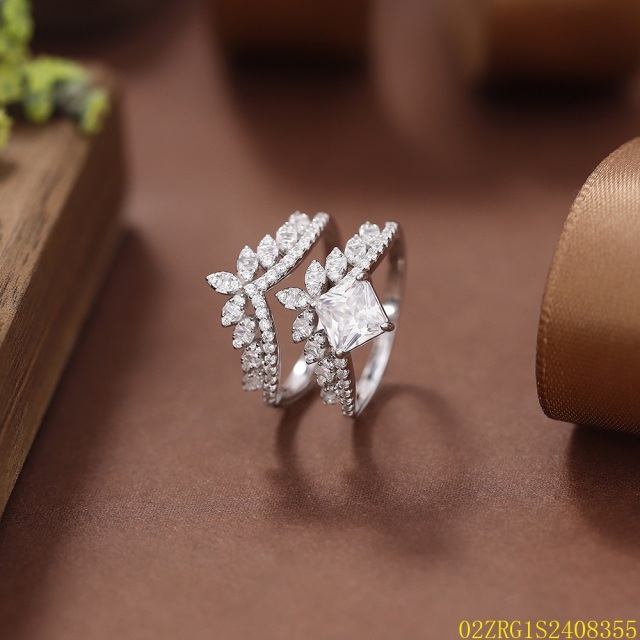 خاتم نسائي مرصع بالزركونيا الفضية