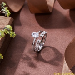 خاتم نسائي مرصع بالزركونيا الفضية