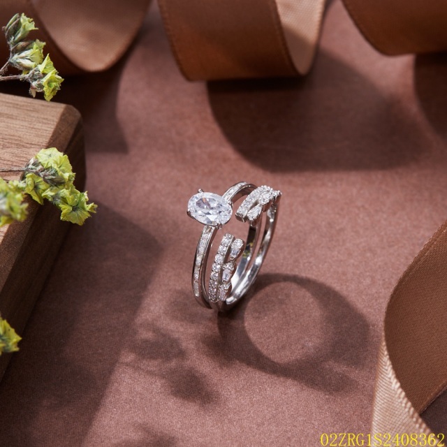 خاتم نسائي مرصع بالزركونيا الفضية