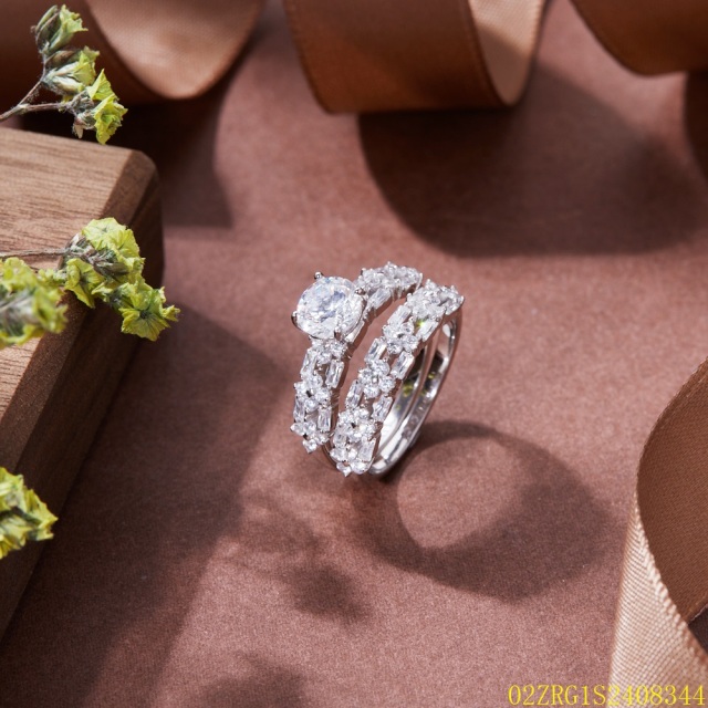 خاتم نسائي مرصع بالزركونيا الفضية